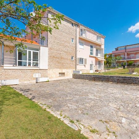 Awesome Apartment In Sveti Filip I Jakov W/ 1 Bedrooms Dış mekan fotoğraf