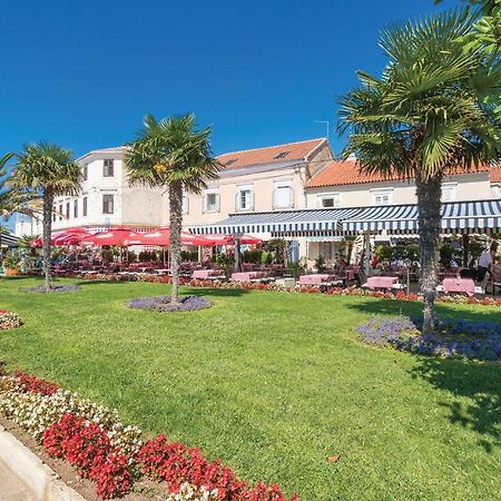 Awesome Apartment In Sveti Filip I Jakov W/ 1 Bedrooms Dış mekan fotoğraf