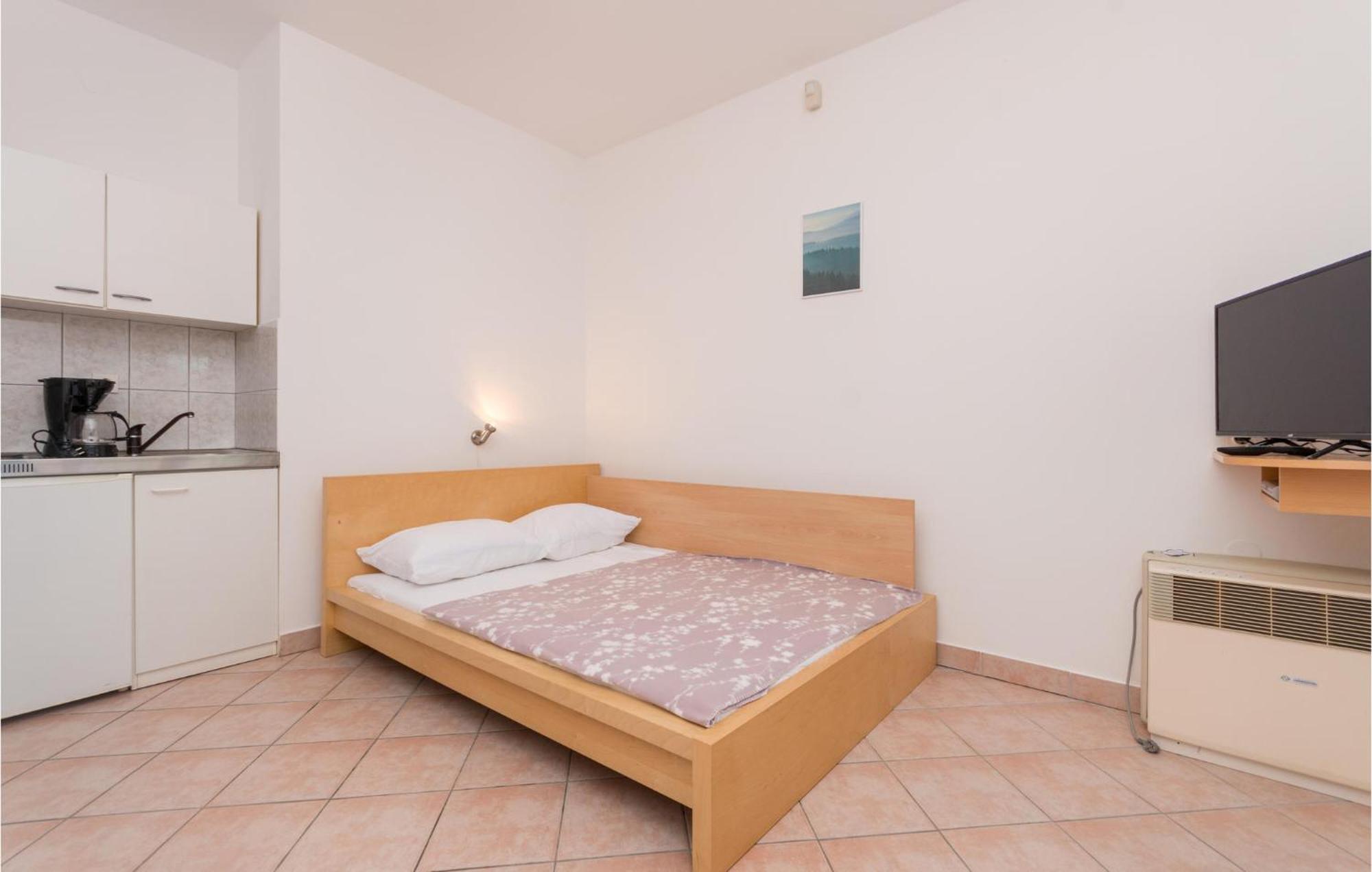 Awesome Apartment In Sveti Filip I Jakov W/ 1 Bedrooms Dış mekan fotoğraf