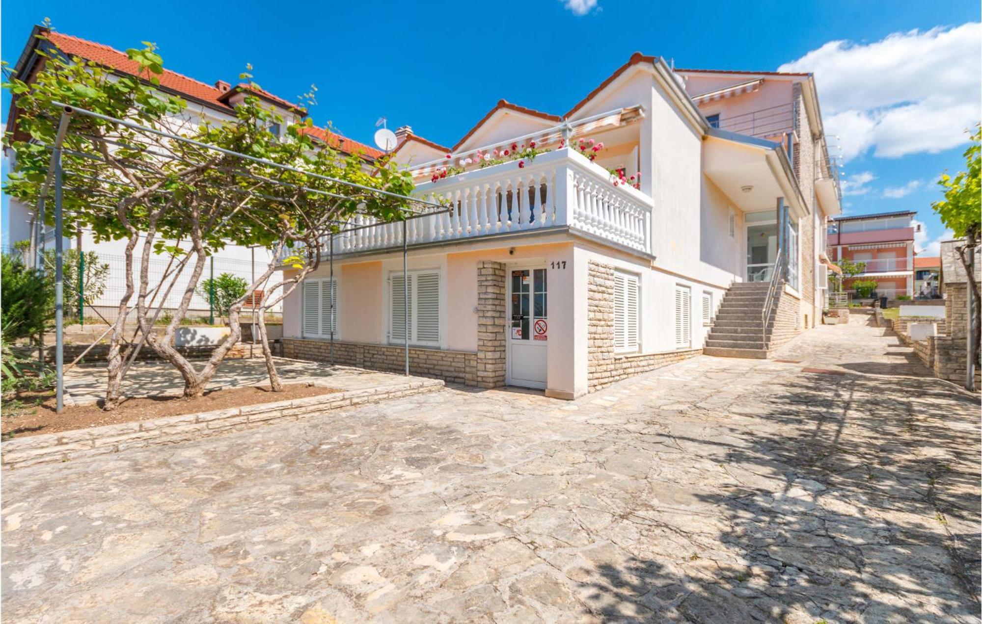 Awesome Apartment In Sveti Filip I Jakov W/ 1 Bedrooms Dış mekan fotoğraf