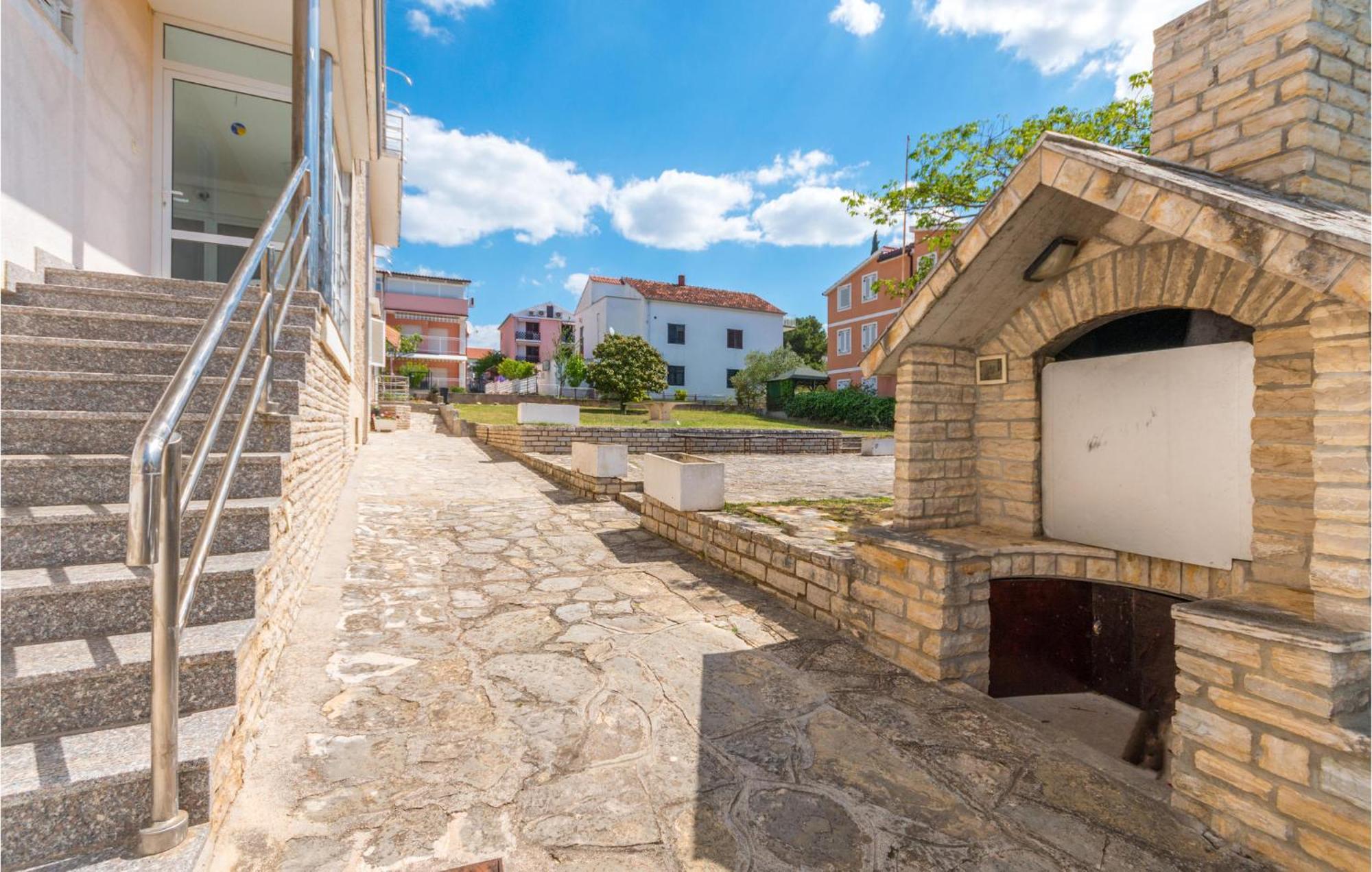 Awesome Apartment In Sveti Filip I Jakov W/ 1 Bedrooms Dış mekan fotoğraf
